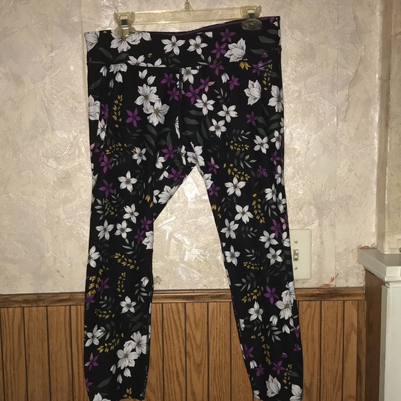 Beautiful multi color floral Calvin Klein Capri pants (XL) - Picture 2 of 8
